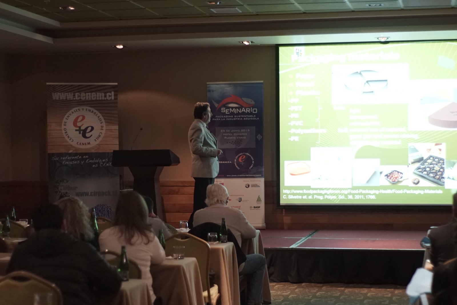 Dr Ing. Ernesto Zumelzu D. dicta Conferencia Magistral sobre «Envases Sustentables para la Acuicultura», imagen 3